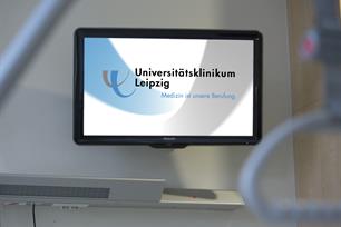 Fernsehbildschirm mit UKL-Logo