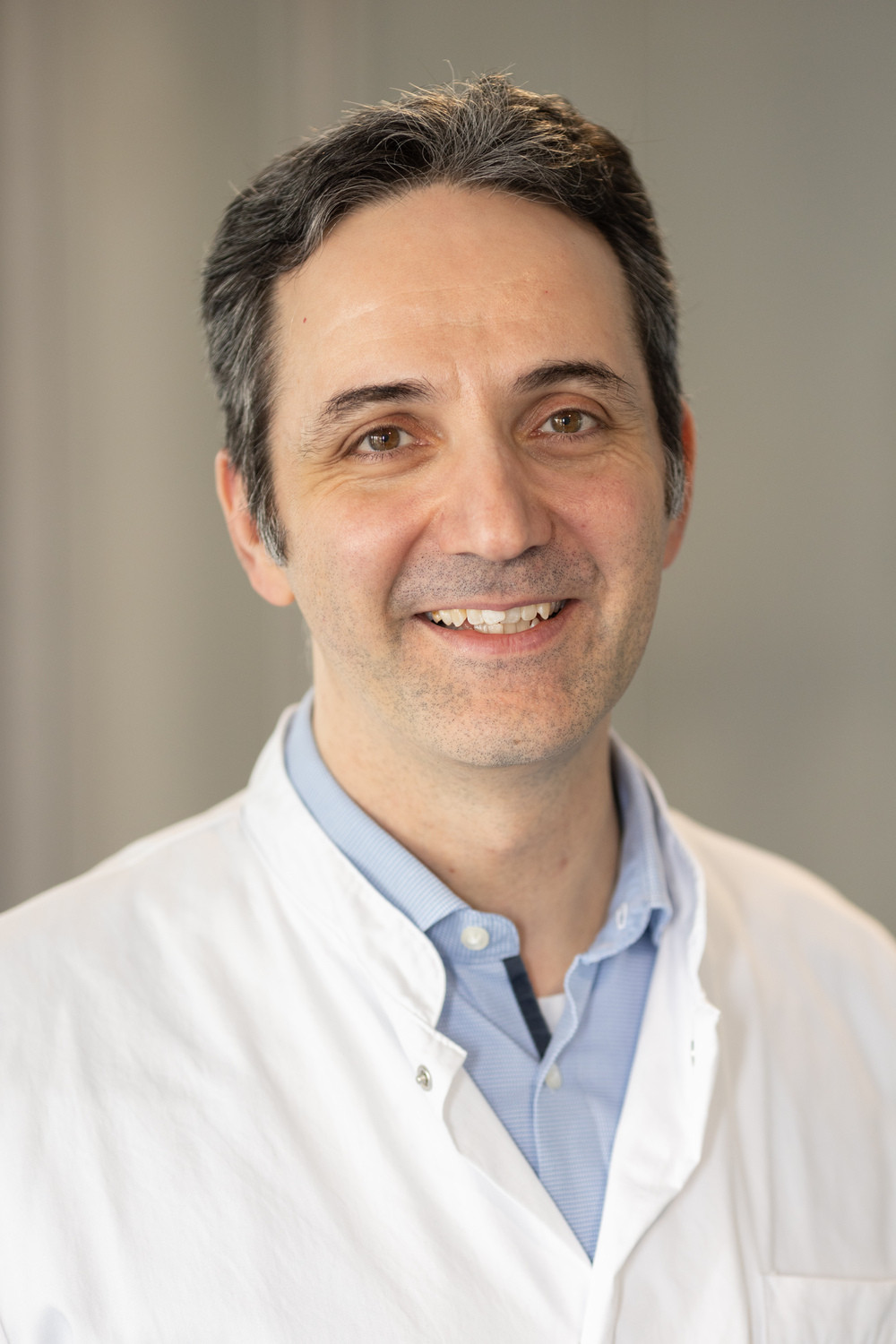 Prof. Erdem Güresir leitet die Klinik und Poliklinik für Neurochirurgie. Er sieht sein Fachgebiet als prädestiniert für die Nutzung derartiger Technologien.